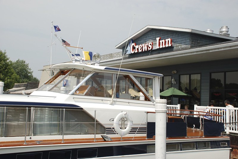 a boat docked at a restaurant